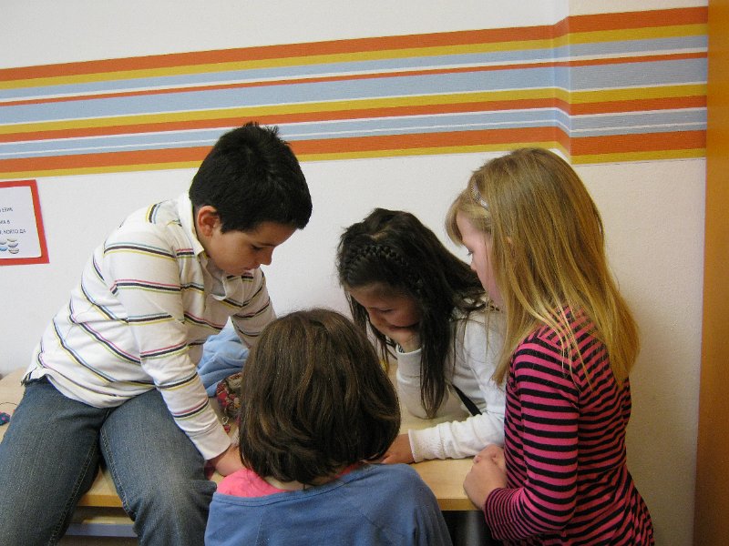 IMG_7728.JPG - Четене на откъси от любими книги заедно с Рева Чандрасекаран - доброволец от Корпуса на мира