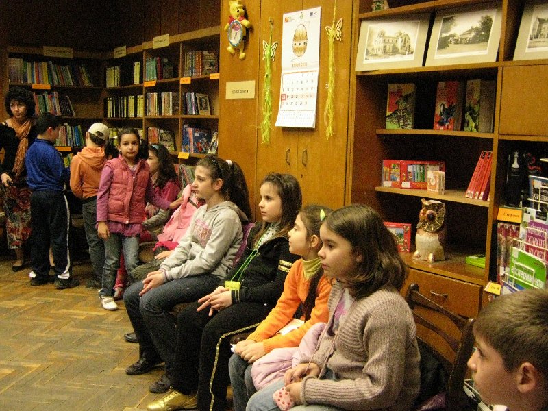 IMG_7992.JPG - Деца от частна детска занималня "Игралница-занималница" гостуват в Детски и средношколски комплекс