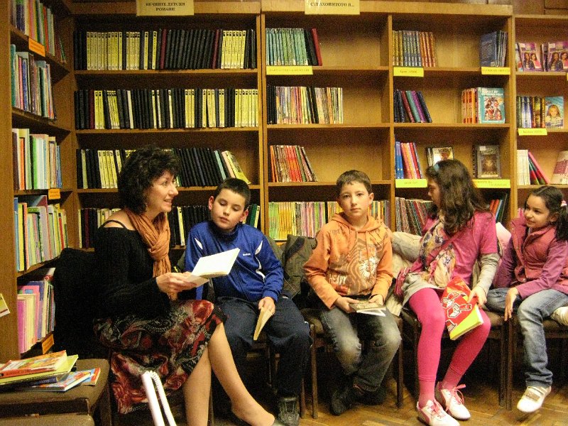 IMG_8011.JPG - Деца от частна детска занималня "Игралница-занималница" гостуват в Детски и средношколски комплекс