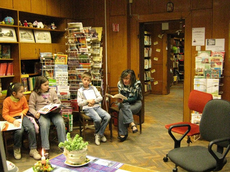 IMG_8035.JPG - Деца от частна детска занималня "Игралница-занималница" гостуват в Детски и средношколски комплекс