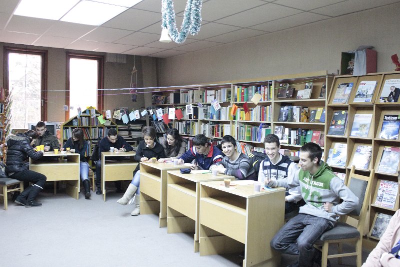 _MG_7075.JPG - Поредица от празници в Немска читалня с ученици от 10-тите класове на езиковите гимназии в града. Представяне на немските и българските традиции, стихотворения и коледни текстове.