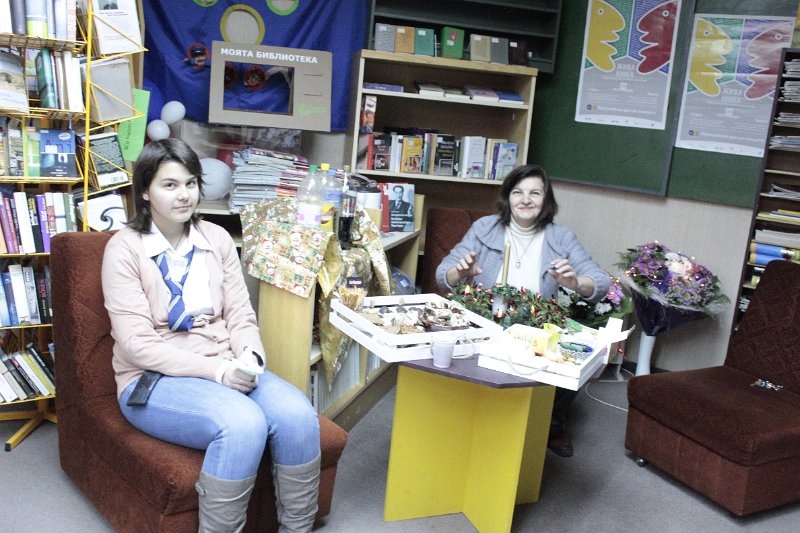 _MG_7077.JPG - Поредица от празници в Немска читалня с ученици от 10-тите класове на езиковите гимназии в града. Представяне на немските и българските традиции, стихотворения и коледни текстове.