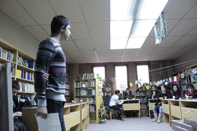 _MG_7082.JPG - Поредица от празници в Немска читалня с ученици от 10-тите класове на езиковите гимназии в града. Представяне на немските и българските традиции, стихотворения и коледни текстове.