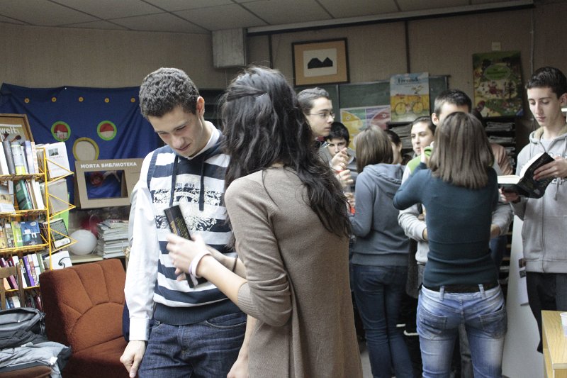 _MG_7100.JPG - Поредица от празници в Немска читалня с ученици от 10-тите класове на езиковите гимназии в града. Представяне на немските и българските традиции, стихотворения и коледни текстове.