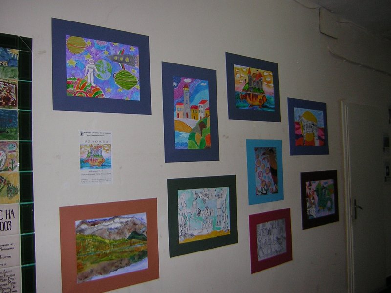 DSCN9085.JPG - Откриване самостоятелна изложба на Емануил Нинов - четвъртокласник в СОУ "Найден Геров"