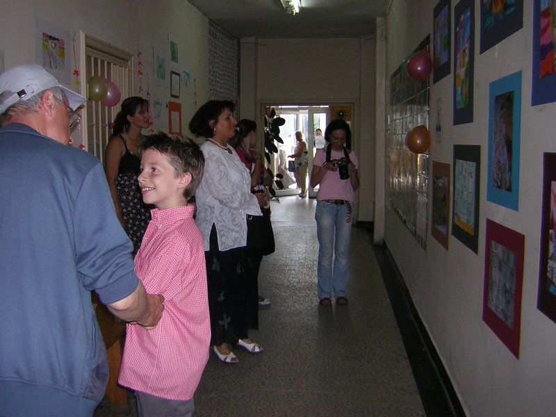 DSCN9093.JPG - Откриване самостоятелна изложба на Емануил Нинов - четвъртокласник в СОУ "Найден Геров"