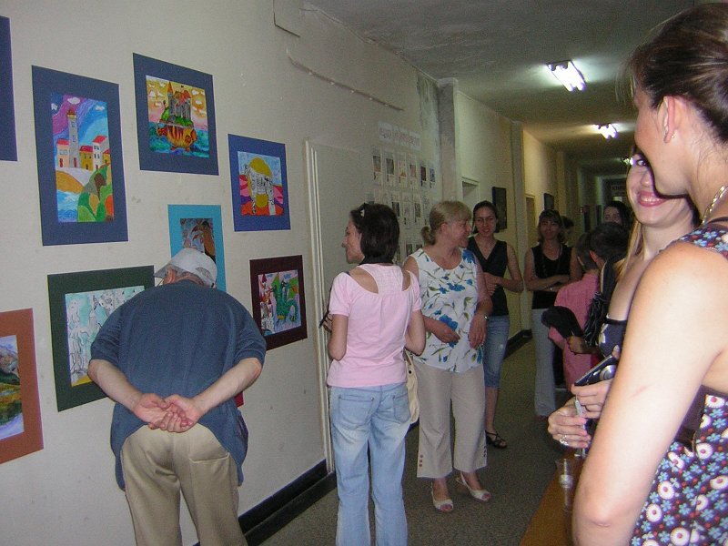 DSCN9094.JPG - Откриване самостоятелна изложба на Емануил Нинов - четвъртокласник в СОУ "Найден Геров"