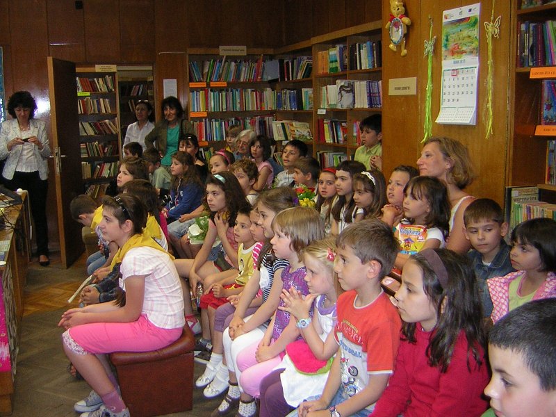 DSCN9061.JPG - Авторски моноспектакъл на Елица Матеева по приказките на Соня Иванова и Валентин Андонов "Приказки за малки и големи от Вал и Соня сътворени"