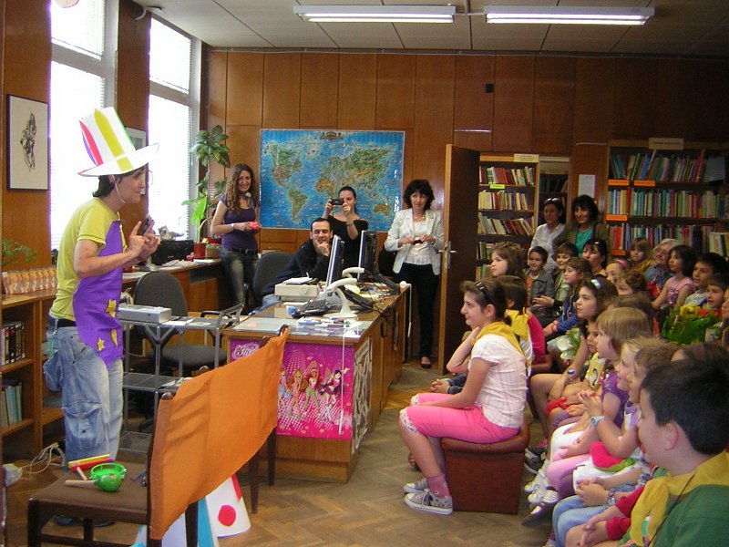 DSCN9062.JPG - Авторски моноспектакъл на Елица Матеева по приказките на Соня Иванова и Валентин Андонов "Приказки за малки и големи от Вал и Соня сътворени"