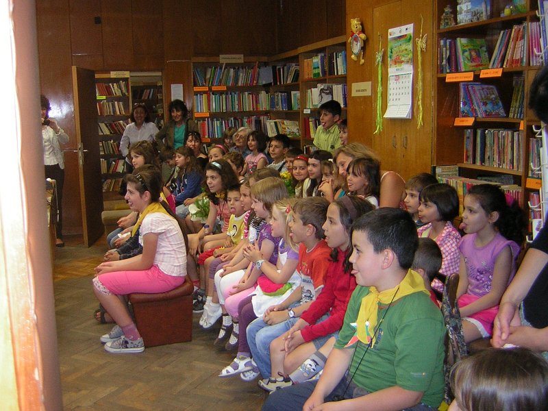 DSCN9063.JPG - Авторски моноспектакъл на Елица Матеева по приказките на Соня Иванова и Валентин Андонов "Приказки за малки и големи от Вал и Соня сътворени"