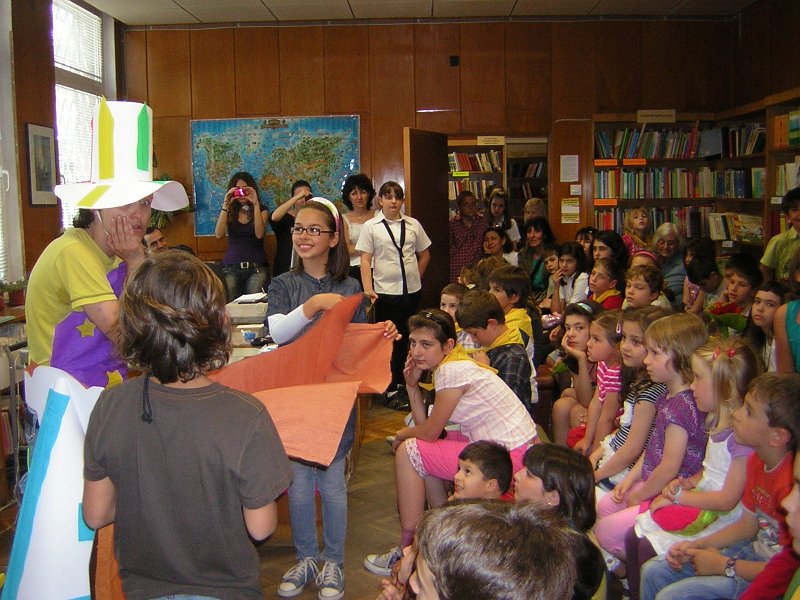 DSCN9070.JPG - Авторски моноспектакъл на Елица Матеева по приказките на Соня Иванова и Валентин Андонов "Приказки за малки и големи от Вал и Соня сътворени"