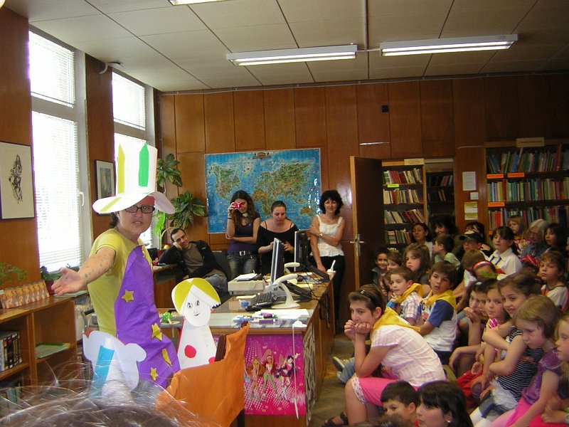 DSCN9074.JPG - Авторски моноспектакъл на Елица Матеева по приказките на Соня Иванова и Валентин Андонов "Приказки за малки и големи от Вал и Соня сътворени"