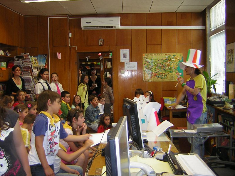 DSCN9075.JPG - Авторски моноспектакъл на Елица Матеева по приказките на Соня Иванова и Валентин Андонов "Приказки за малки и големи от Вал и Соня сътворени"