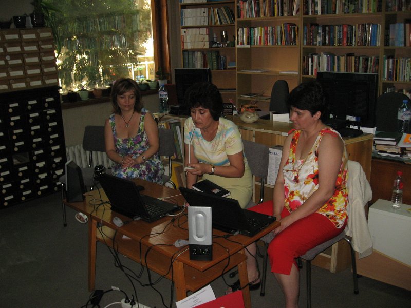 IMG_4112.JPG - Видеоконферентно участие на Мадлена Герова - зав. отдел "Периодика" и Мариана Гинева - зав. отдел "Комплектуване" в конференция на тема "Информационные ресурсы библиотек зарубежных стран: традиции и современные направления развития", гр. Липецк, Русия