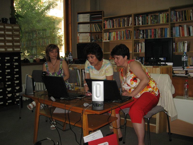 IMG_4114.JPG - Видеоконферентно участие на Мадлена Герова - зав. отдел "Периодика" и Мариана Гинева - зав. отдел "Комплектуване" в конференция на тема "Информационные ресурсы библиотек зарубежных стран: традиции и современные направления развития", гр. Липецк, Русия