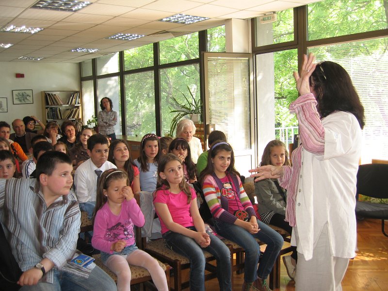 IMG_1533.JPG - Маргарита Шишкова представя стихосбирката си "Жива книжка" 