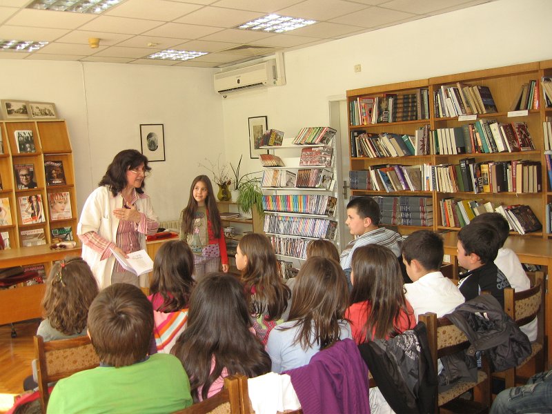 IMG_1550.JPG - Маргарита Шишкова представя стихосбирката си "Жива книжка" 