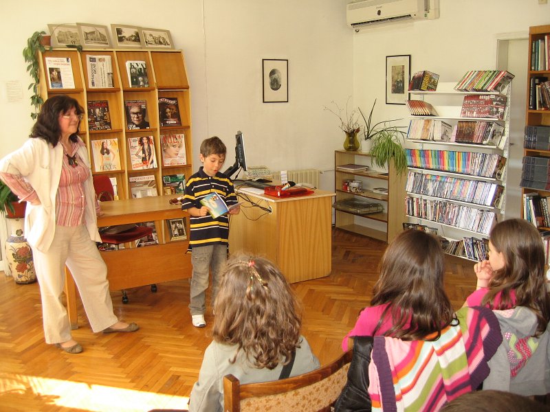 IMG_1553.JPG - Маргарита Шишкова представя стихосбирката си "Жива книжка" 