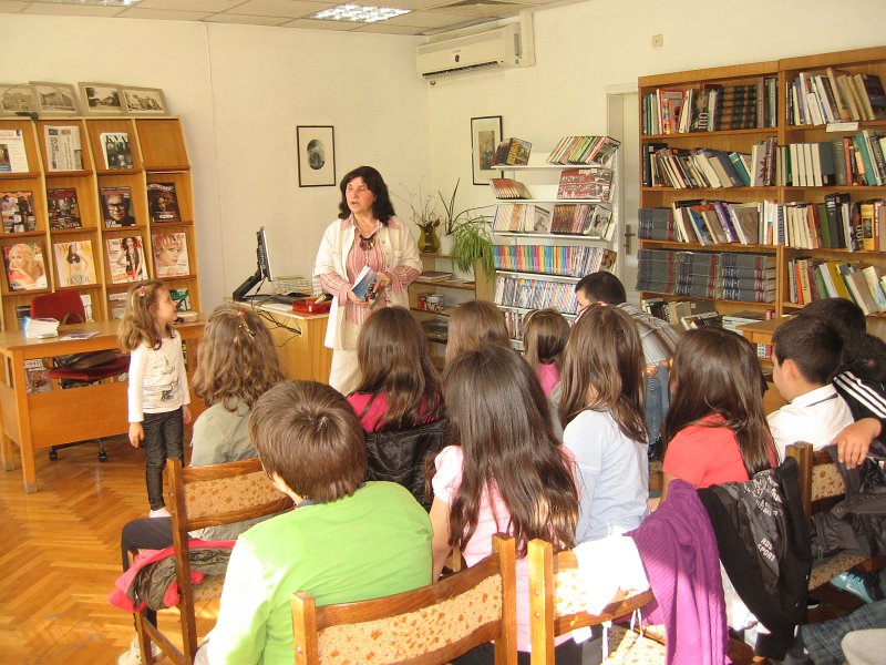 IMG_1584.JPG - Маргарита Шишкова представя стихосбирката си "Жива книжка" 