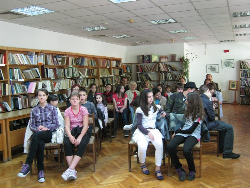 IMG_9019.JPG - СОУ "Св. Климент Охридски" представя своя книга, изготвена от учениците на г-жа Панчева