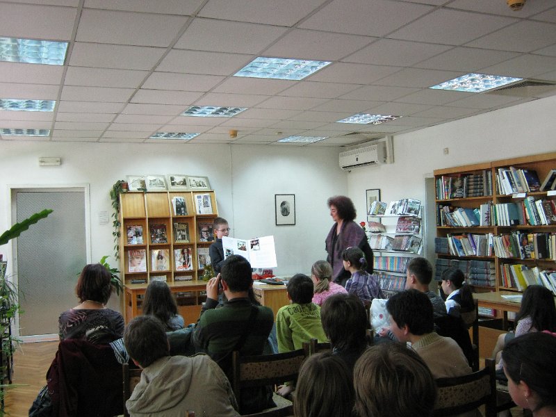 IMG_9029.JPG - СОУ "Св. Климент Охридски" представя своя книга, изготвена от учениците на г-жа Панчева