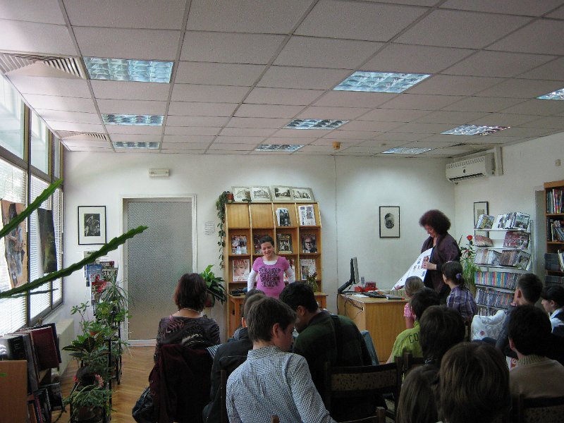 IMG_9034.JPG - СОУ "Св. Климент Охридски" представя своя книга, изготвена от учениците на г-жа Панчева