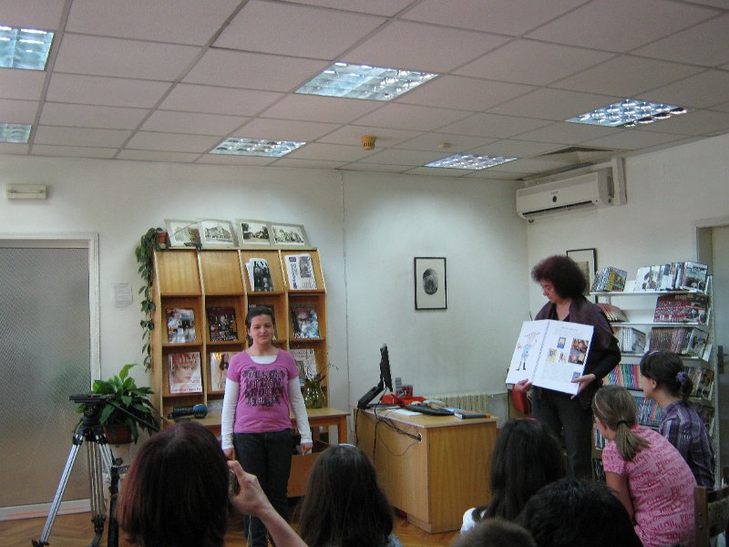 IMG_9035.JPG - СОУ "Св. Климент Охридски" представя своя книга, изготвена от учениците на г-жа Панчева