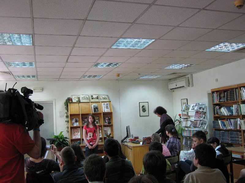 IMG_9036.JPG - СОУ "Св. Климент Охридски" представя своя книга, изготвена от учениците на г-жа Панчева