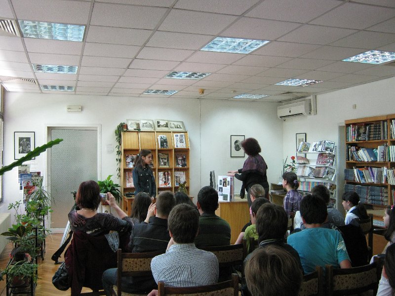 IMG_9043.JPG - СОУ "Св. Климент Охридски" представя своя книга, изготвена от учениците на г-жа Панчева