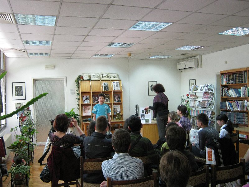 IMG_9044.JPG - СОУ "Св. Климент Охридски" представя своя книга, изготвена от учениците на г-жа Панчева