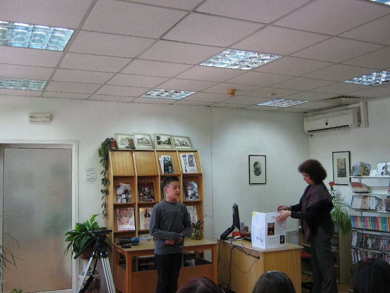 IMG_9049.JPG - СОУ "Св. Климент Охридски" представя своя книга, изготвена от учениците на г-жа Панчева