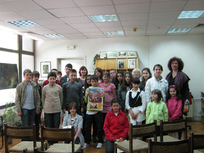 IMG_9062.JPG - СОУ "Св. Климент Охридски" представя своя книга, изготвена от учениците на г-жа Панчева