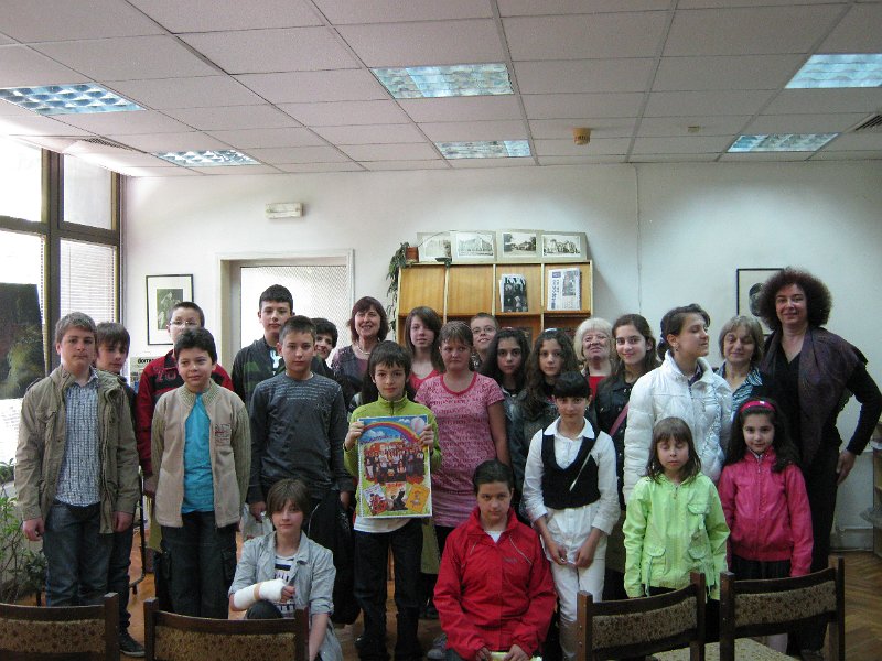 IMG_9065.JPG - СОУ "Св. Климент Охридски" представя своя книга, изготвена от учениците на г-жа Панчева