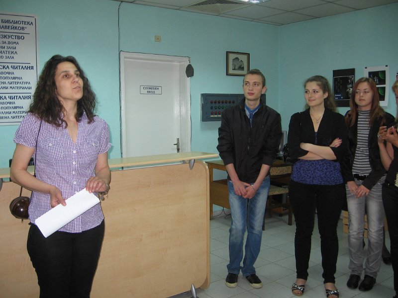 IMG_0013.JPG - Изложба на второкурсници от Технически Университет - Варна, спец. "Инженерен дизайн". По идея на Кремена Цанкова - преподавател на студентите