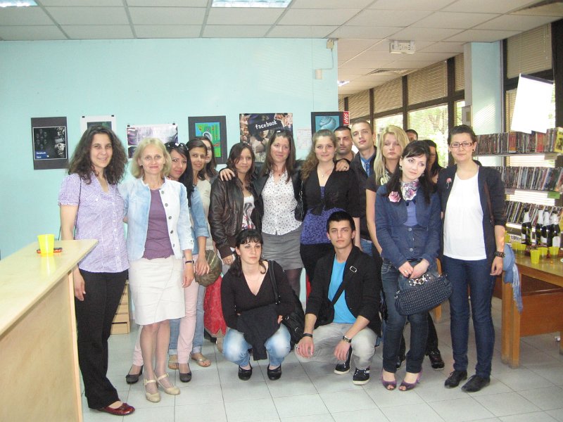 IMG_0022.JPG - Изложба на второкурсници от Технически Университет - Варна, спец. "Инженерен дизайн". По идея на Кремена Цанкова - преподавател на студентите