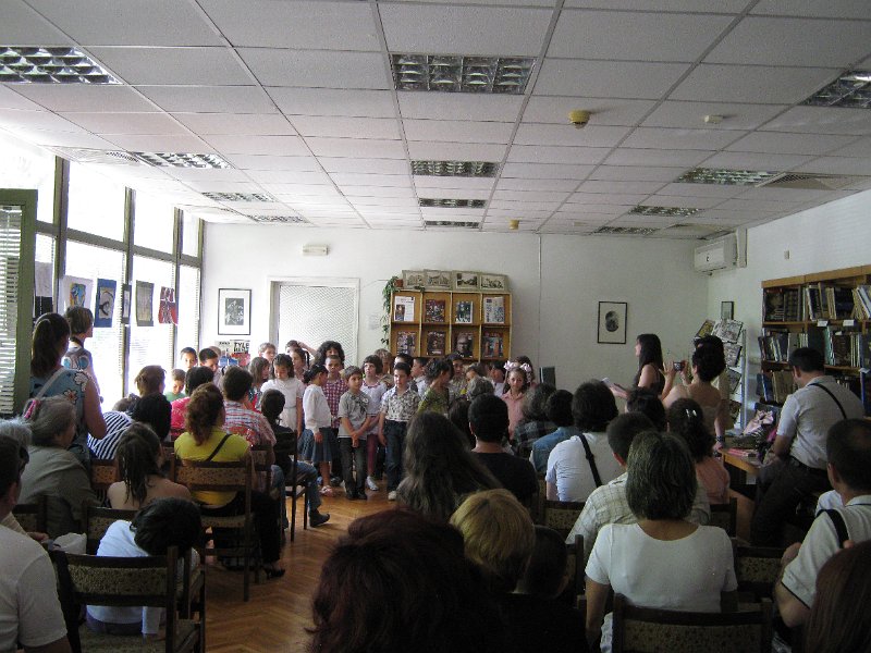 IMG_9120.JPG - Раздаване свидетелствата на първокласници от СОУ "Найден Геров"