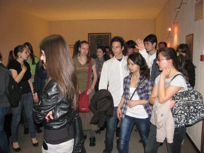 IMG_1537.JPG - Състезание в библиотеката. Съвместно с Дирекция "Младежки дейности и спорт"