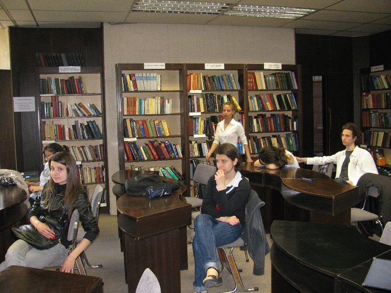 IMG_1544.JPG - Състезание в библиотеката. Съвместно с Дирекция "Младежки дейности и спорт"