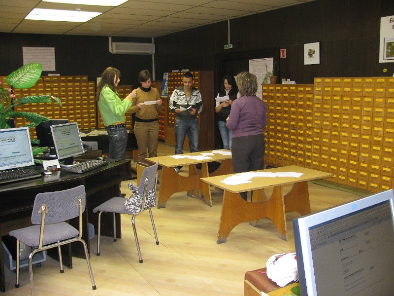 IMG_1545.JPG - Състезание в библиотеката. Съвместно с Дирекция "Младежки дейности и спорт"