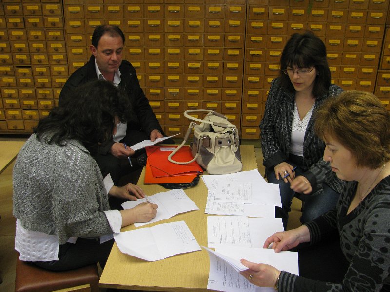 IMG_1556.JPG - Състезание в библиотеката. Съвместно с Дирекция "Младежки дейности и спорт"