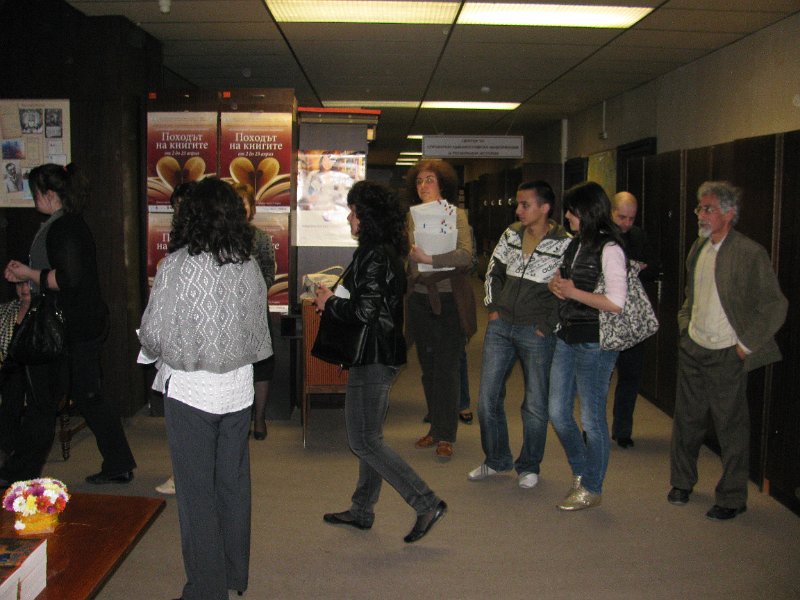 IMG_1560.JPG - Състезание в библиотеката. Съвместно с Дирекция "Младежки дейности и спорт"