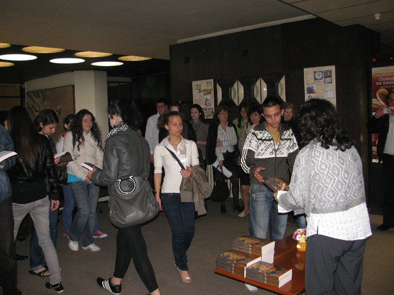 IMG_1562.JPG - Състезание в библиотеката. Съвместно с Дирекция "Младежки дейности и спорт"