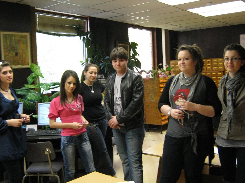 IMG_8944.JPG - Състезание в библиотеката. Съвместно с Дирекция "Младежки дейности и спорт"