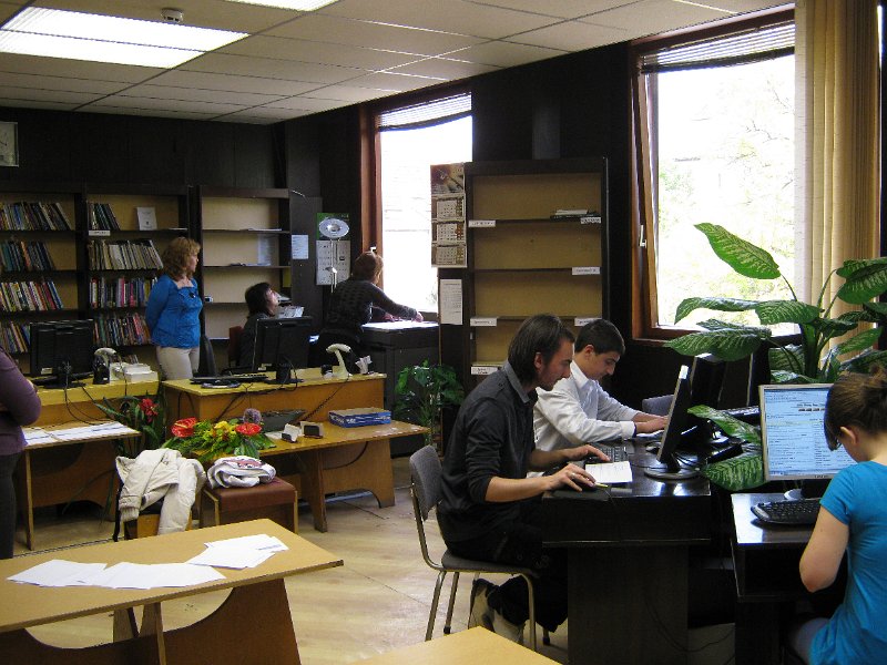 IMG_8969.JPG - Състезание в библиотеката. Съвместно с Дирекция "Младежки дейности и спорт"