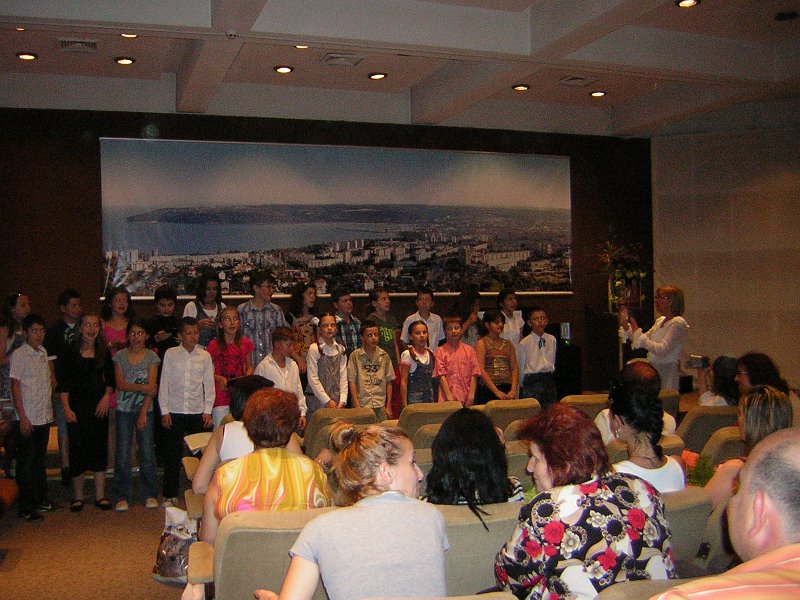 DSCN9049.JPG - Празник на завършващите четвъртокласници от класа на г-жа М. Рухова, СОУ "Найден Геров"