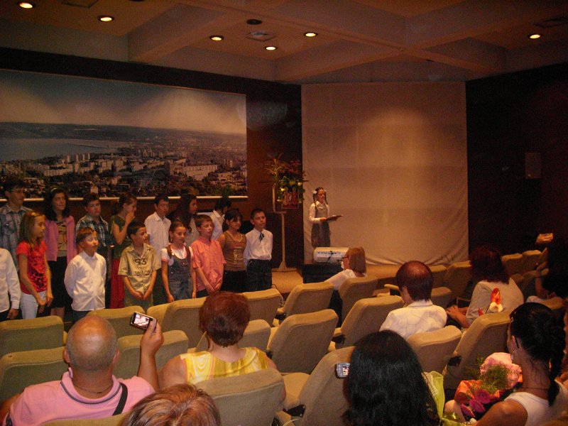 IMG_4200.JPG - Празник на завършващите четвъртокласници от класа на г-жа М. Рухова, СОУ "Найден Геров"