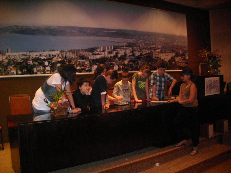 IMG_4212.JPG - Празник на завършващите четвъртокласници от класа на г-жа М. Рухова, СОУ "Найден Геров"