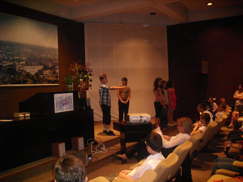 IMG_4214.JPG - Празник на завършващите четвъртокласници от класа на г-жа М. Рухова, СОУ "Найден Геров"