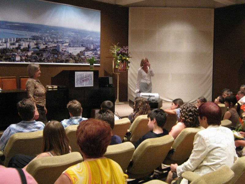 IMG_9221.JPG - Празник на завършващите четвъртокласници от класа на г-жа М. Рухова, СОУ "Найден Геров"