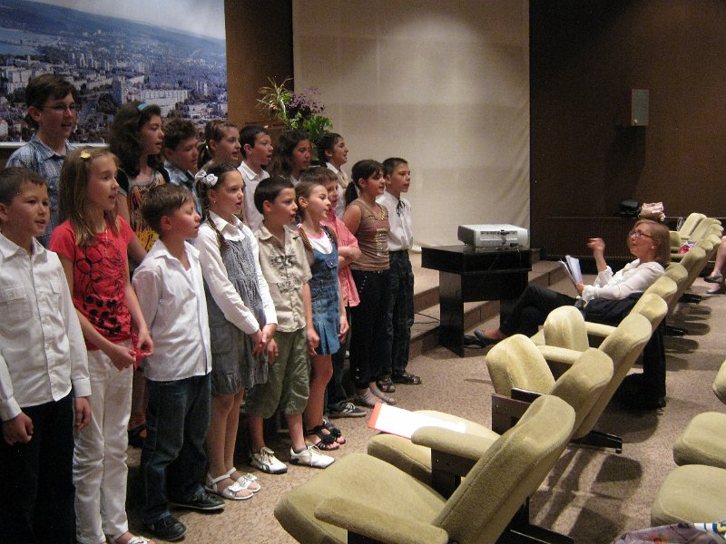 IMG_9255.JPG - Празник на завършващите четвъртокласници от класа на г-жа М. Рухова, СОУ "Найден Геров"